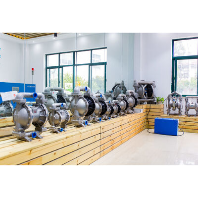 Пневматический мембранный насос из ПП материала с максимальным давлением 120 psi и максимальным расходом 40 галлон/мин